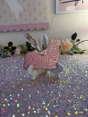 NWT Lilly Pulitzer Zebra Shaped Luggage Tag in “Conch Shell Punk Zee Bebe” 🩷